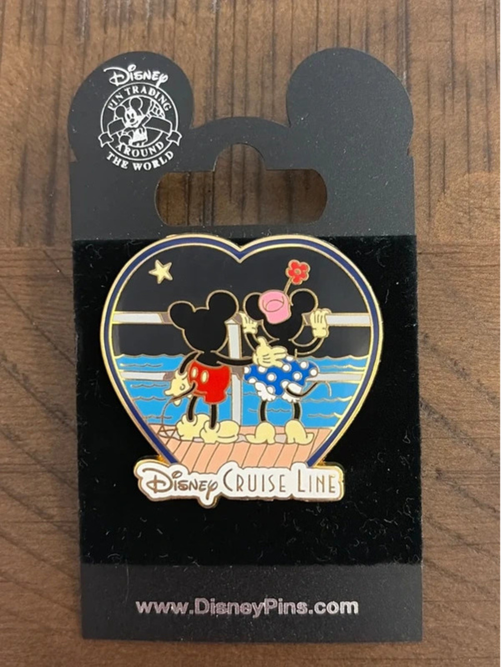 Disney Cruise Line Mickey & Minnie Heart Deck Sweetheart Pin 2004 NOC Vintage